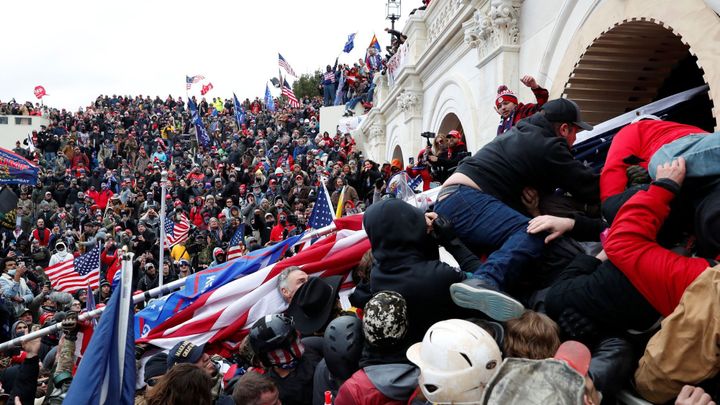 Horší mobilizace, ale těžší dohledání. Trumpovi příznivci přechází na neveřejná fóra