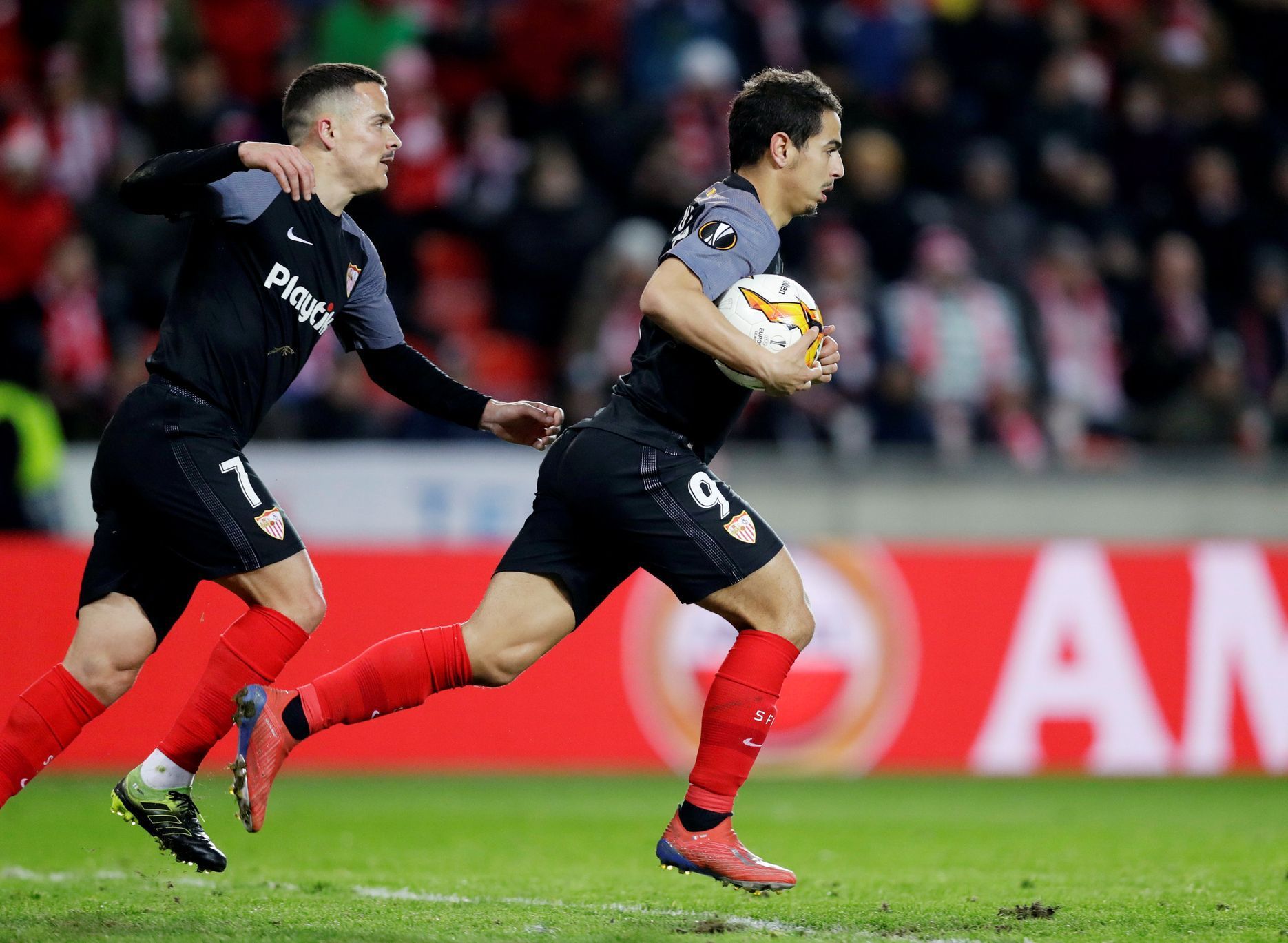 Wissam Ben Yedder slaví gól na 1:1 v odvetě osmifinále Evropské ligy Slavia Praha - FC Sevilla