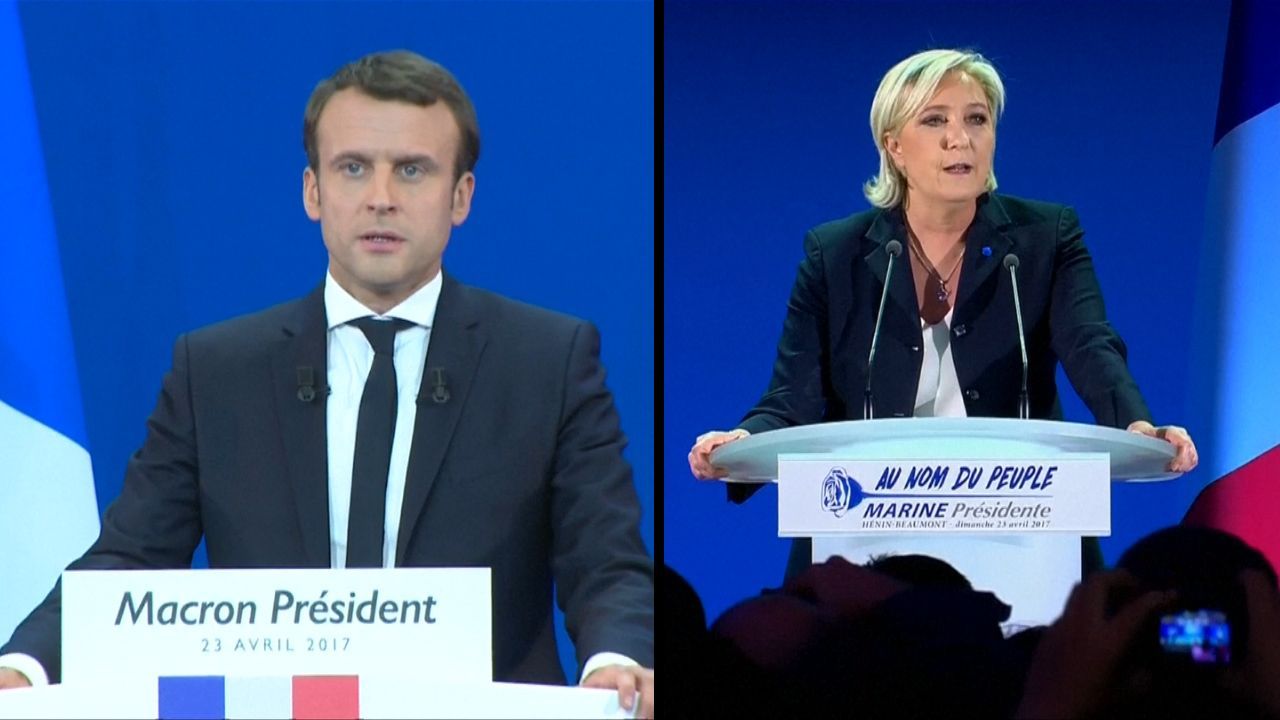 Emmanuel Macron a Marine Le Penová před svými příznivci