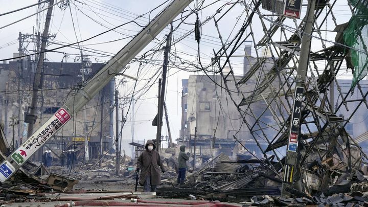 Japonskem za necelý den otřáslo 155 zemětřesení, počet obětí už stoupl na třicet