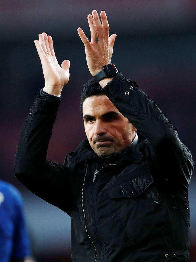 Soccer Football - Premier League - Arsenal v Chelsea - Emirates Stadium, London, Britain - December 29, 2019 Arsenal manager Mikel Arteta applauds their fans after the ma