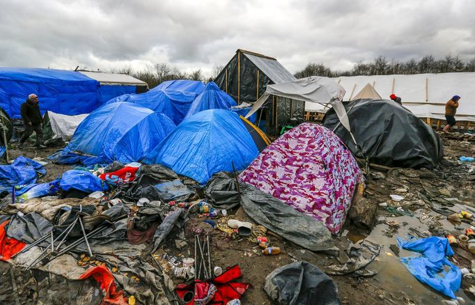 Uprchlický tábor zvaný "džungle" nedaleko francouzského Calais.