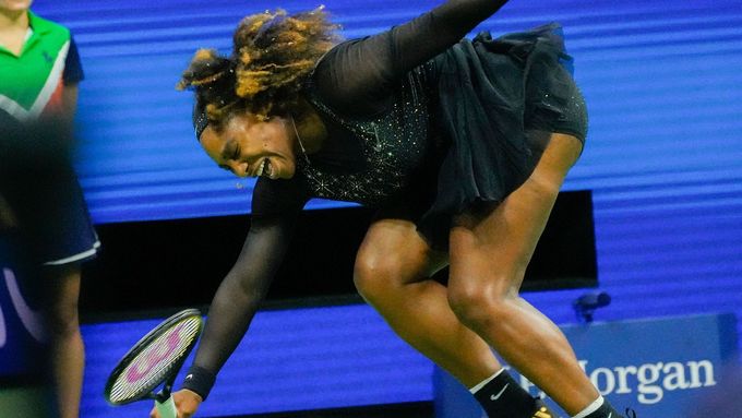 Serena Williamsová na posledním grandslamu kariéry začíná míchat kartami. Podívejte se na fotografie z US Open.