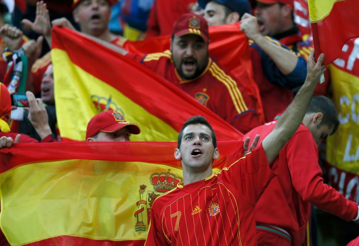 Španělští fanoušci před utkáním s Irskem ve skupině C na Euru 2012