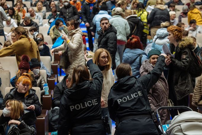 Záběr na sál Kongresového centra v Praze, kde bylo dne 4. 3. 2022 otevřeno centrum pro pomoc uprchlíkům z Ukrajiny.