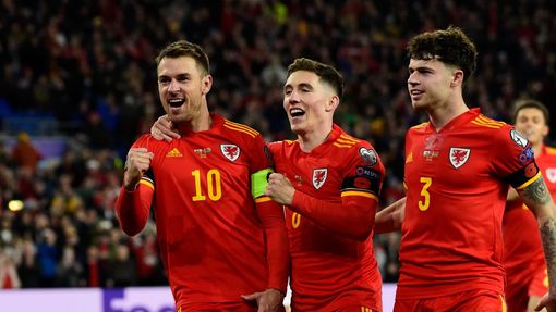 Aaron Ramsey slaví branku Walesu v kvalifikaci proti Bělorusku
