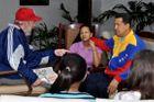 Chávez zůstává na Kubě. Převezme otěže jeho bratr?