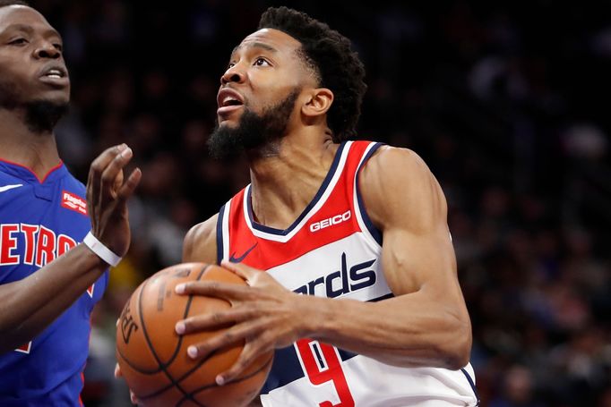 Chasson Randle z Washingtonu v utkání s Detroitem