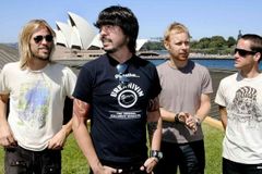 Foo Fighters vyhrávají vlastní ztrátě soudnosti