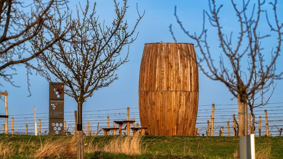 Moravské Toskánsko z výšky. (A)typická vyhlídka Soudek láká turisty i fotografy