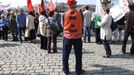 Na Palachově náměstí se kolem 14:00 sešly asi tři stovky demonstrantů