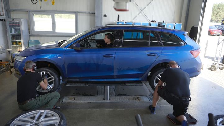 Nový test 18 letních gum pro Octavii a spol: Jedna vydrží věčnost, ale skoro nebrzdí