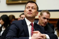 Agent FBI, který ve zprávách s milenkou nazval Trumpa "idiotem", dostal vyhazov