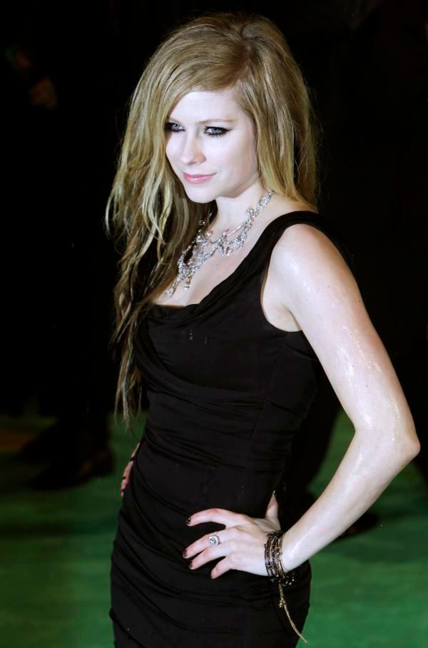 Premiéra filmu Alenka v říši divů - Avril Lavigne