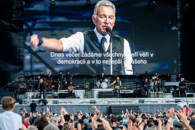 Americký rockový písničkář Bruce Springsteen vystoupil v neděli 15. května v pražských Letňanech.