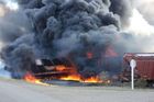 V Kanadě vykolejil nákladní vlak, část vagonů explodovala
