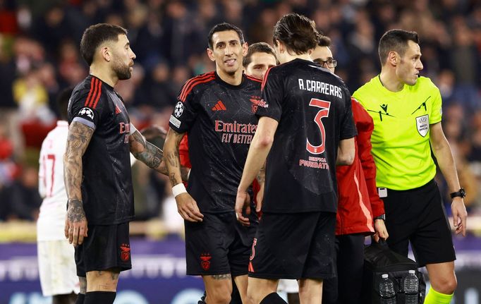 Ángel di María střídá v zápase Benfiky v Lize mistrů proti Monaku.