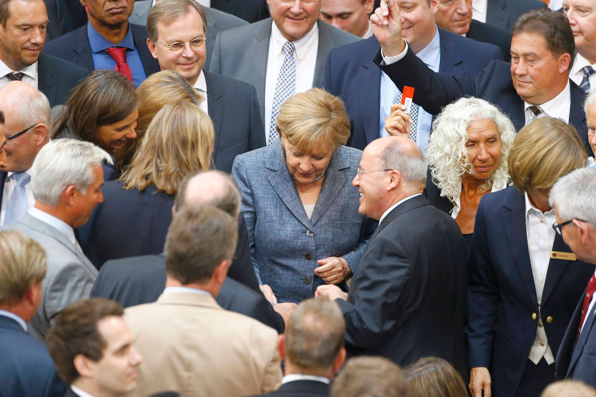 Německý parlament odhlasoval další pomoc Řecku.