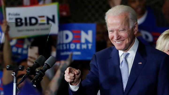 Joe Biden vstal z mrtvých, zabrzdil Sanderse. Bloomberg se svým velkým riskem propadl