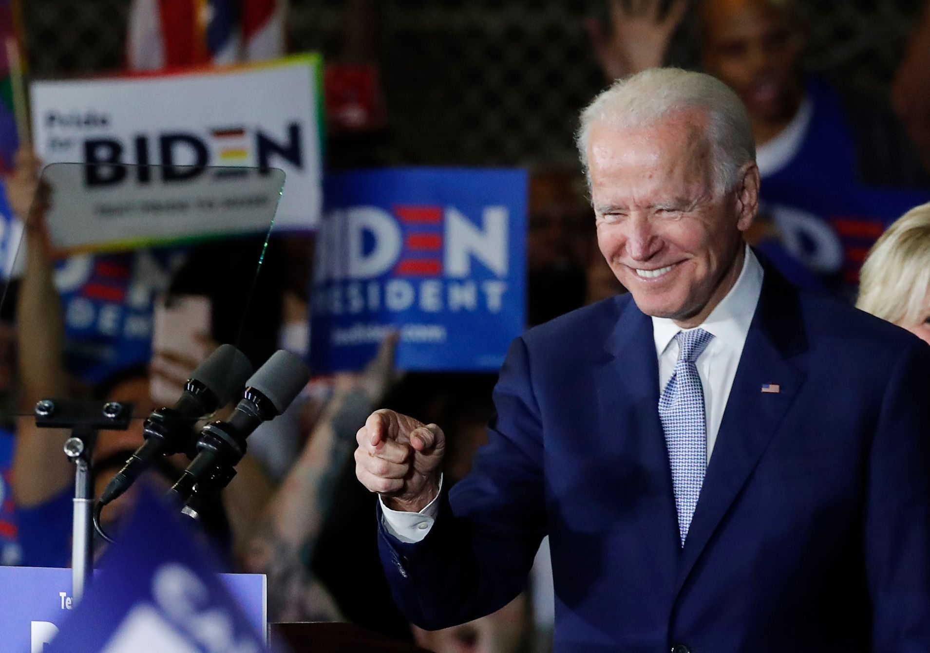 Joe Biden na mítinku spojeném se superúterým.