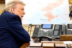 Surrealismus, neofašisti, Trumpovo charisma a moc. Rusové reagují na "mírový" summit
