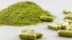 kratom prášek kapsle pilulka