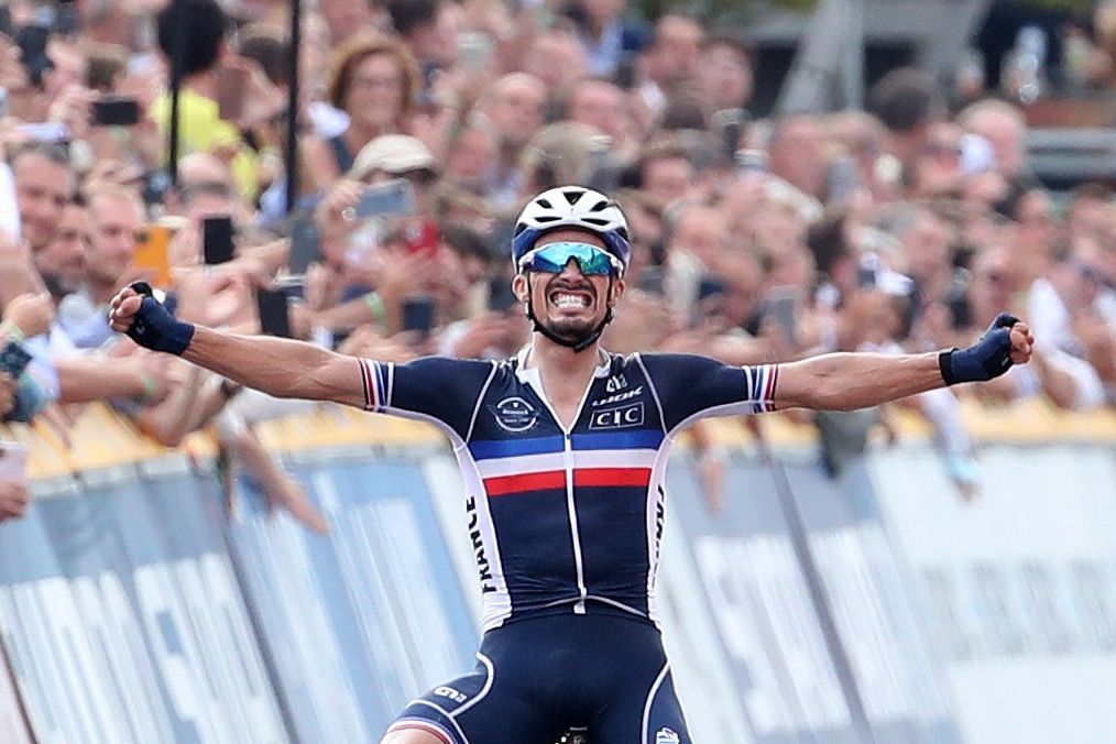 Julian Alaphilippe vítězí na MS cyklistů 2021 v Belgii