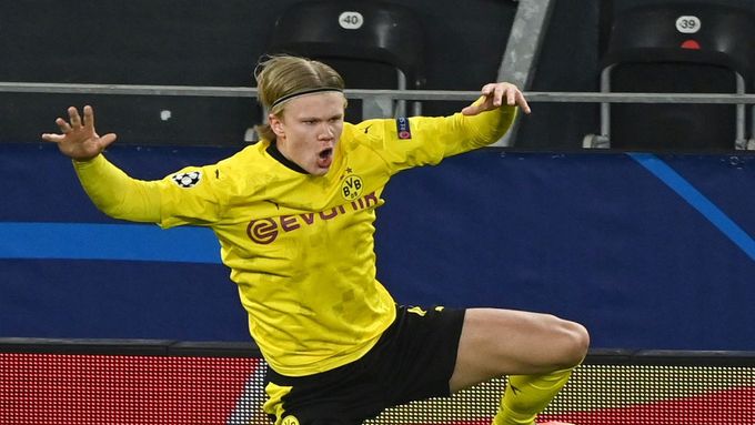 Erling Haaland dal obě branky Dortmundu.