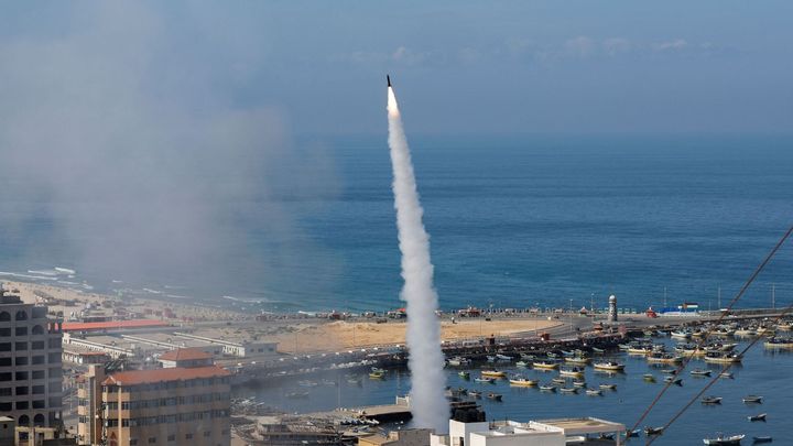Izraelská armáda bojuje s palestinskými teroristy v ulicích, ti drží rukojmí; Zdroj foto: Reuters