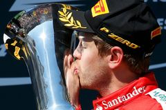 Formulový den plný divů opanoval na Hungaroringu Vettel