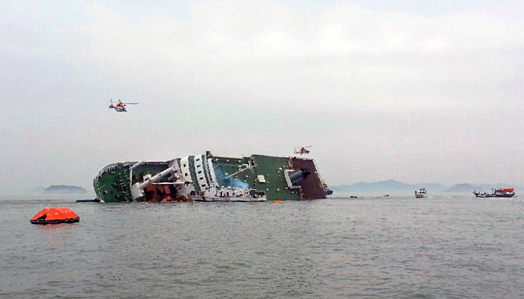 U Korejského poloostrova se potopil trajekt Sewol se 459 lidmi na palubě