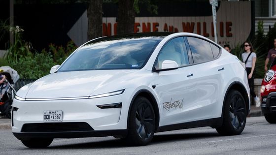 Taxíky bez řidiče už má i Tesla. Musk se vysmívá konkurenci, ta je ale přitom dál