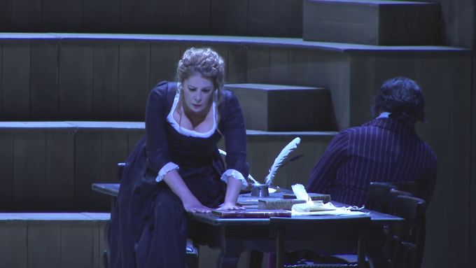 Árii La mamma morta z Giardanovy opery Andrea Chénier zpívala Sondra Radvanovsky jako přídavek v Barceloně.