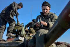 Ukrajinský generál: Boje tu řídí lidé, kteří válčit neumějí