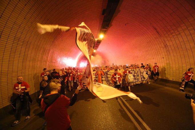 Pochod fanoušků Slavie na derby