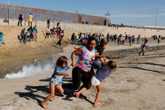Tvrdý střet o migraci. Biden otvírá náruč, americké hranice hlásí rekordní nápor