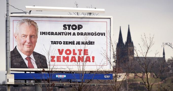 Předvolební billboard na podporu Miloše Zemana v Praze na Smíchově na snímku z 19. ledna 2018.