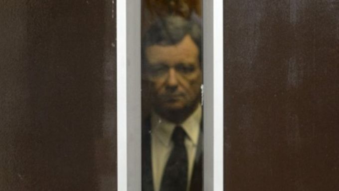 Reportér ČTK Michal Kamaryt zachytil exposlance Ratha ve výtahu u soudu