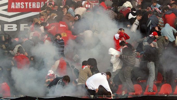 DERBY: remíza na hřišti, šílenství v hledišti