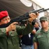 Chávez se samopalem