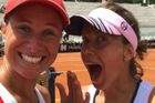Andrea Sestini Hlaváčková si s Barborou Strýcovou po vítězném semifinále v Římě