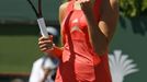 Ana Ivanovičová a její typické gesto ve finále Indian Wells.