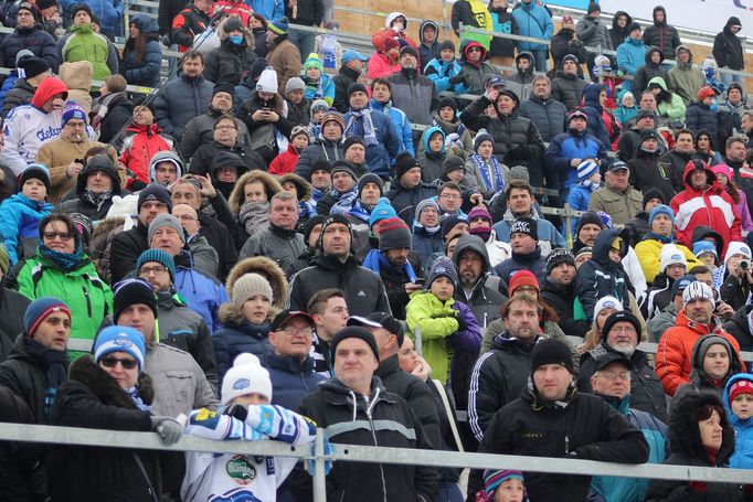 Den před utkáním s Plzní v rámci brněnských Hokejových her si Kometa zatrénovala na improvizovaném stadionu za Lužánkami.