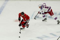 Kubalík pomohl Chicagu přihrávkou k výhře, Ovečkin vyrovnal rekord NHL