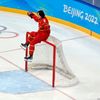 Čínská hráčka Jü Paj-wejová si dělá selfie před zápasem Česko - Čína na ZOH 2022