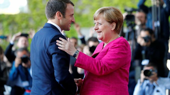 Angela Merkelová a Emmanuel Macron v Berlíně.