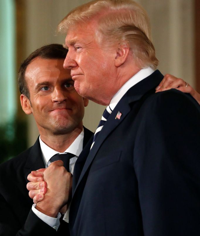 Emmanuel Macron na návštěvě u Donalda Trumpa v Bílém domě.