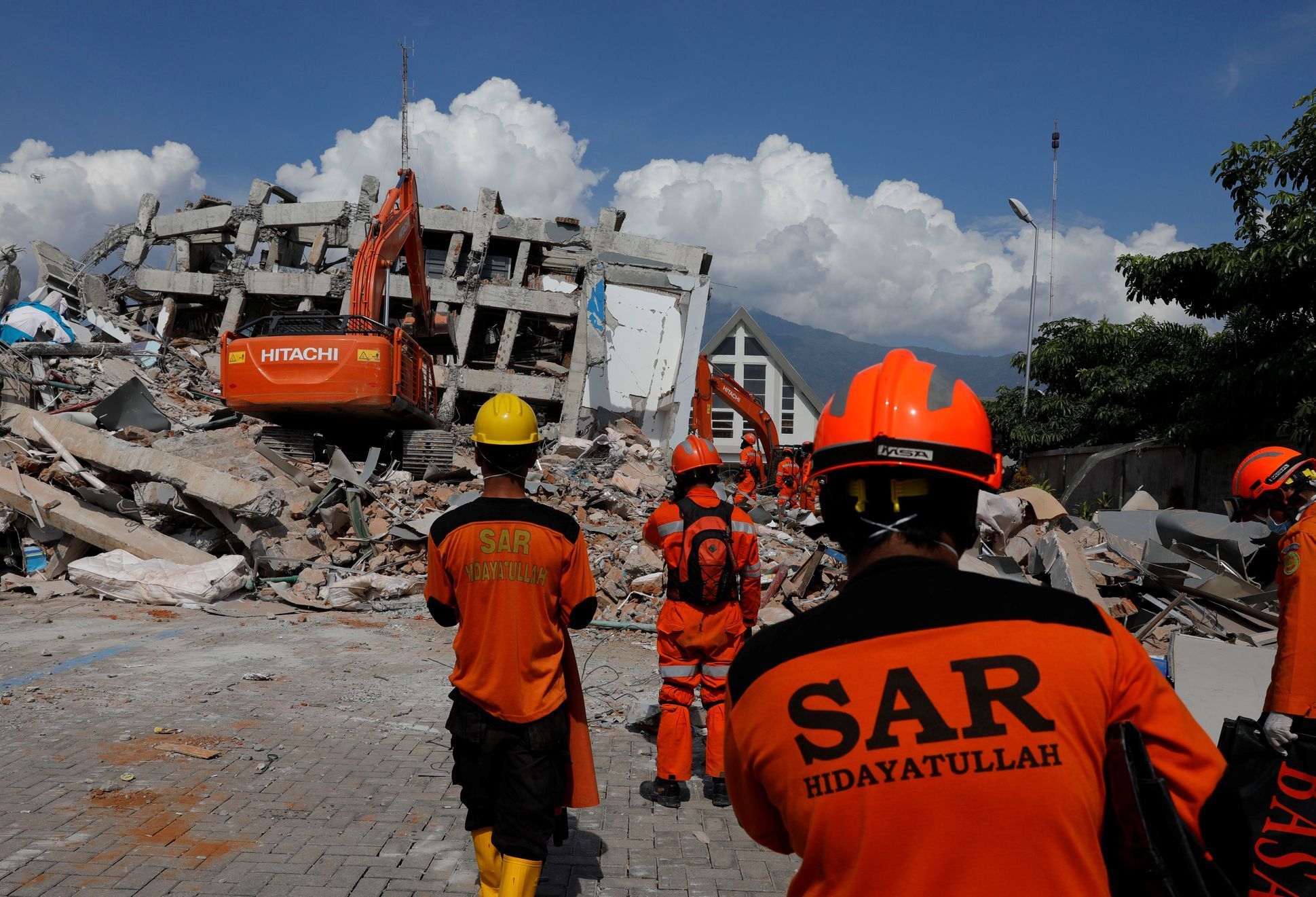 Následky ničivého tsunami v Indonésii
