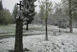 Nejvíce sněhu leží na Velkém Javoru (přibližně 30 centimetrů), na hřebenech Šumavy, jako například na Mokrůvce nebo na Blatném vrchu nasněžilo okolo 20 centimetrů. (na fotografii Kvilda)
