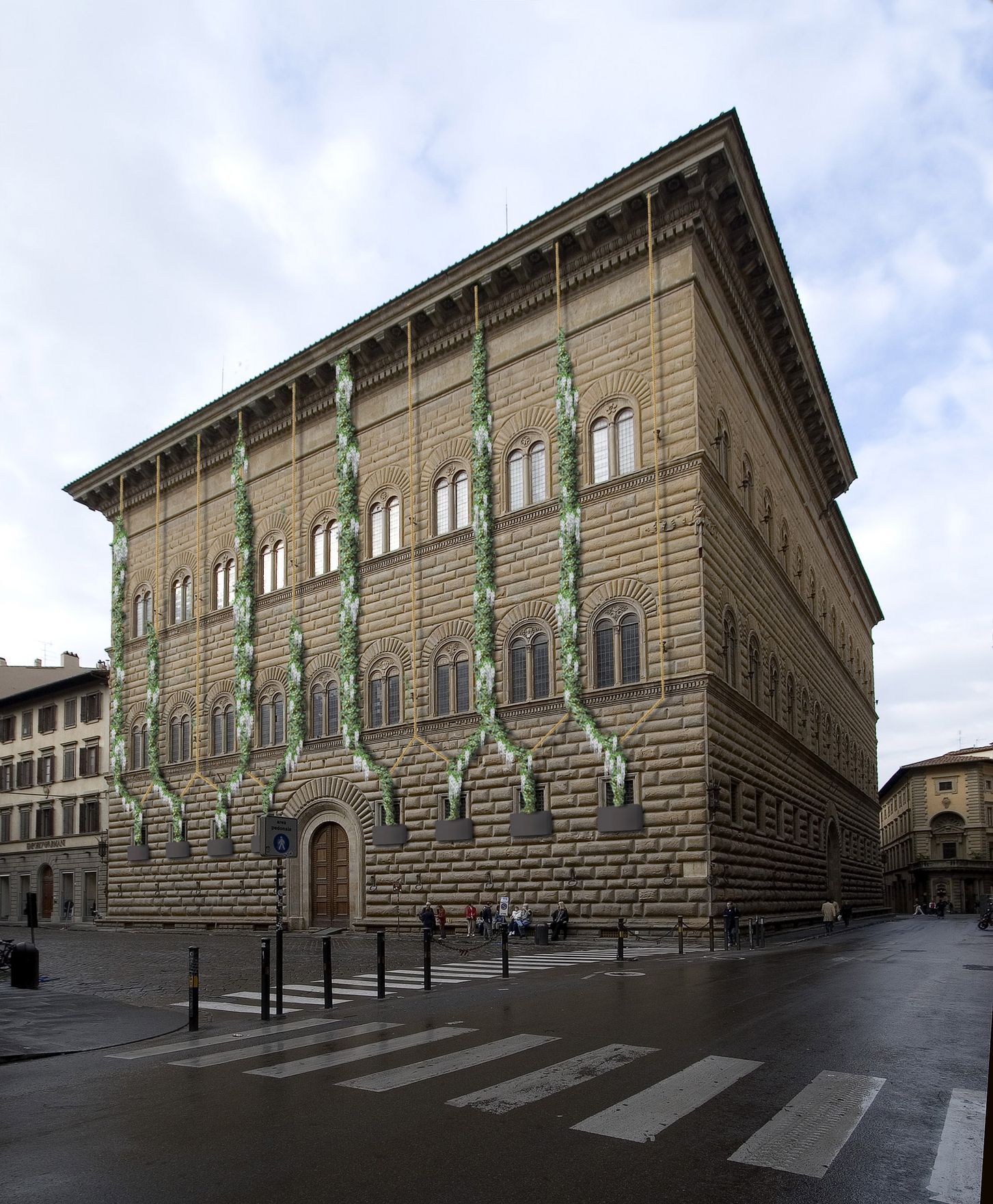 Vizualizace vistárií na fasádě renesančního paláce Strozzi.